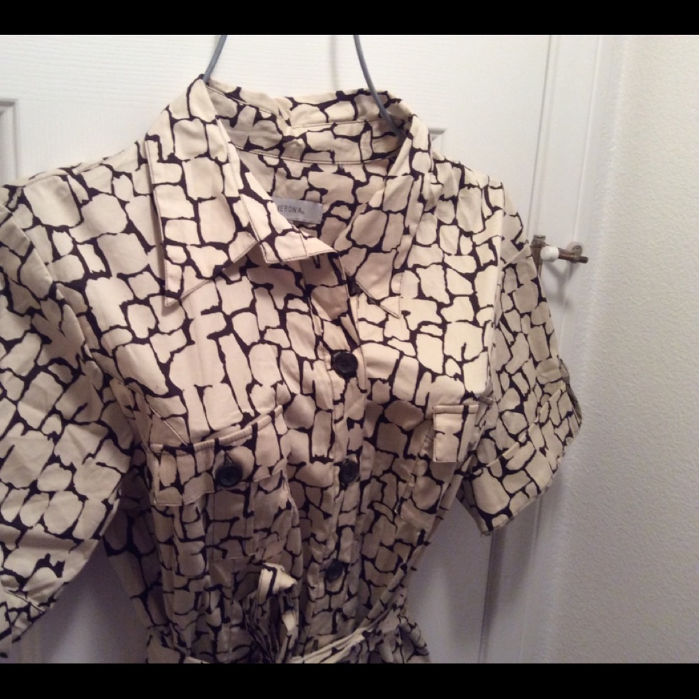 🌻NWOT Midi Shirt Dress w/attached Belt🌻
